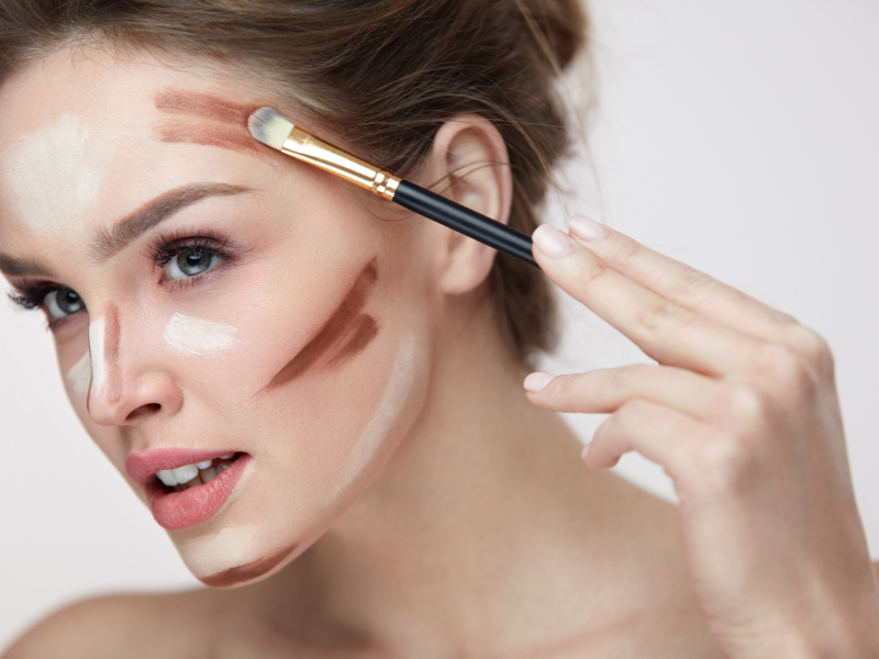 Maquillaje profesional: cómo corregir la frente