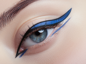 maquillaje de ojos con tonos azules